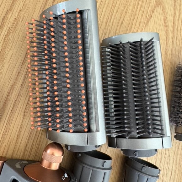 Dyson Airwrap - Picture 9 of 12